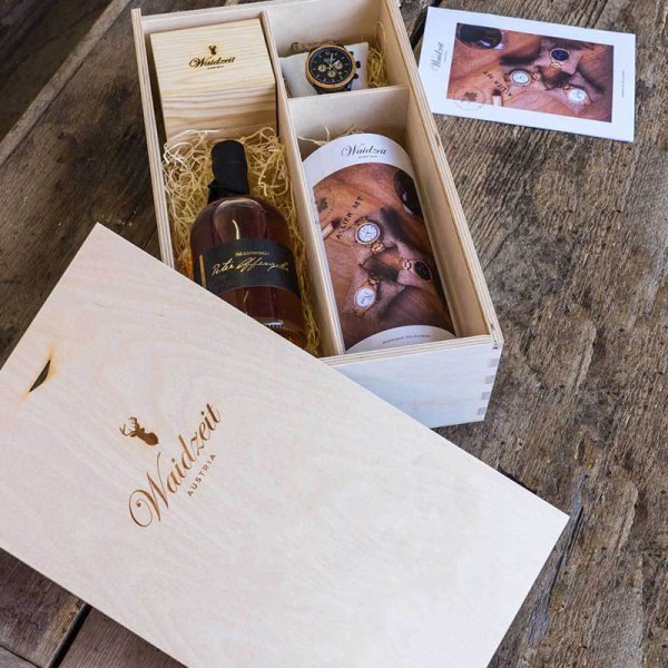 Gift wrapping for wooden watches