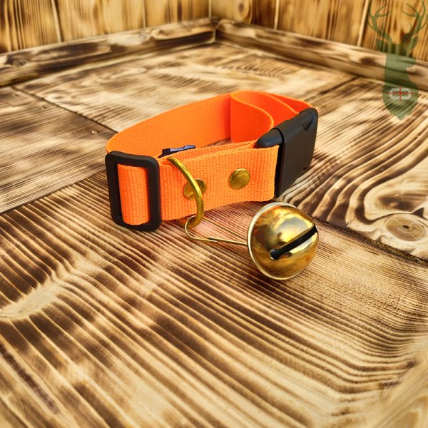 Reflective collar with bell