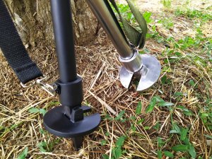 Adjustable one-legged chair black/silver